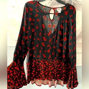 MOSSIMO SUPPLY CO. BELL SLEEVE BLOUSE - SZ M